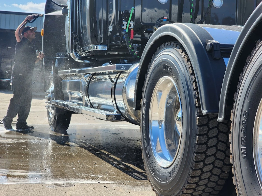 Commercial Tractor & Trailer Washing